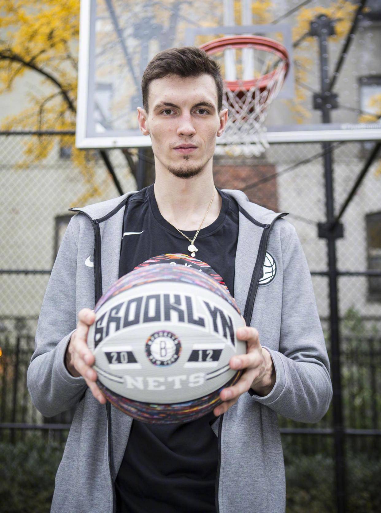 开云包含莱比锡迎全明星赛关键赛，今晚状态回暖，质疑声仍在，临场指挥获称赞的词条