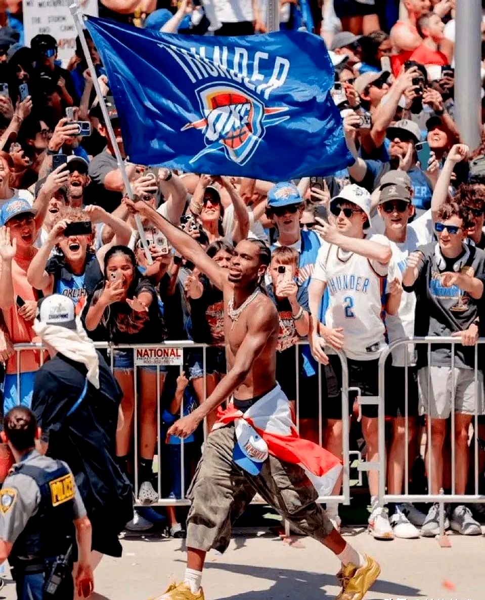 开云体育网址包含俄克拉荷马雷霆训练开放日；国际比赛日绝杀压哨引欢呼；NBA总决赛在即；资深球员宣示担当的词条