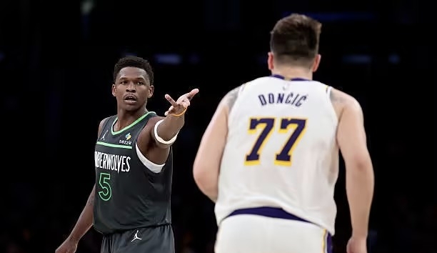 包含明尼苏达森林狼今晚主帅复盘；志在NBA季后赛名次提升；球迷炸锅；年轻球员得到机会的词条