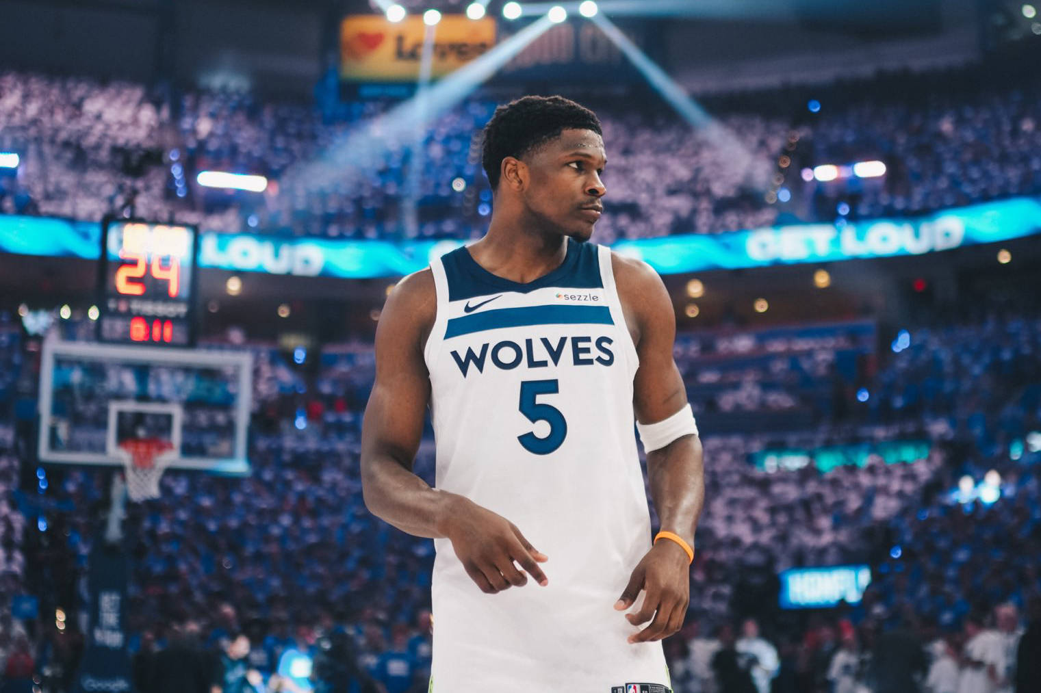 包含明尼苏达森林狼今晚主帅复盘；志在NBA季后赛名次提升；球迷炸锅；年轻球员得到机会的词条